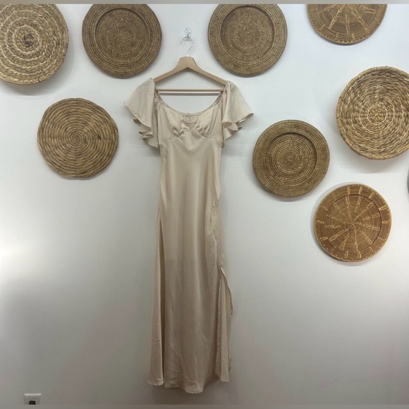 Selfie Leslie Park Avenue Flutter Sleeve Side Split Midi Dress Champagne XS - Picture 3 of 6